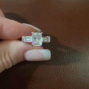 Gorgeous Cubic Zirconia Cocktail Ring: Size 8